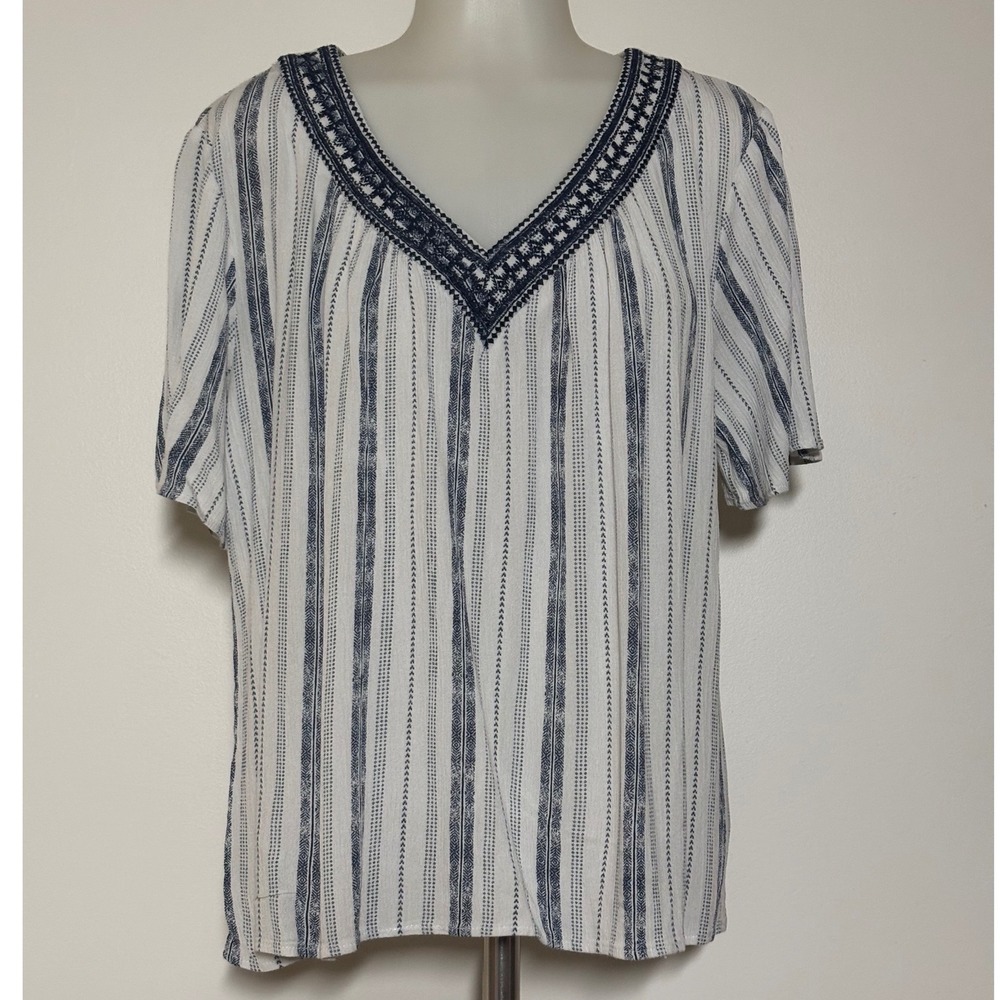 Berkley Jensen Blouse Women XL‎ White Blue Good Striped Embroidered V-Neck Rayon